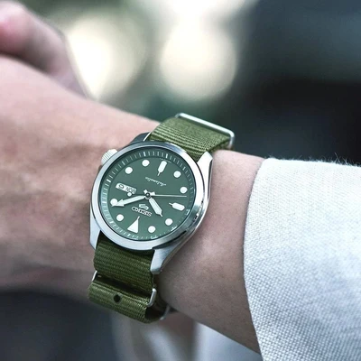 SEIKO 5 SRPE65K1 MONTRE HOMME